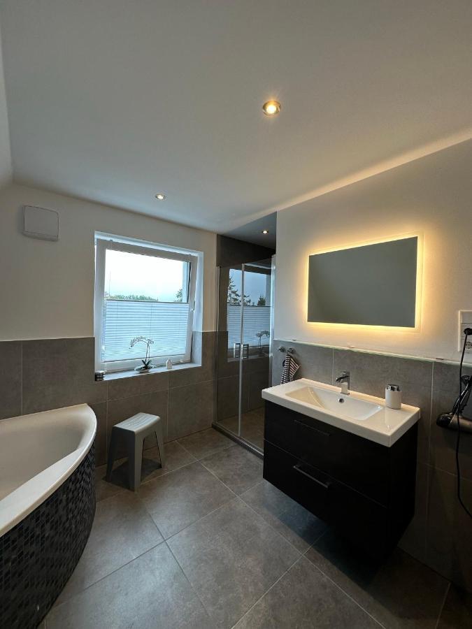 Helle, Grosszuegige Ferienwohnung Fuer 2 - 3 Personen Mit Parkplatz + E-Ladestation In Buchholz, Nordheide บุคโฮลซ์ อิน แด นอร์ดไฮเดอ ภายนอก รูปภาพ