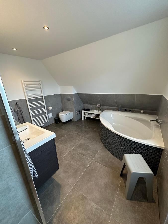 Helle, Grosszuegige Ferienwohnung Fuer 2 - 3 Personen Mit Parkplatz + E-Ladestation In Buchholz, Nordheide บุคโฮลซ์ อิน แด นอร์ดไฮเดอ ภายนอก รูปภาพ